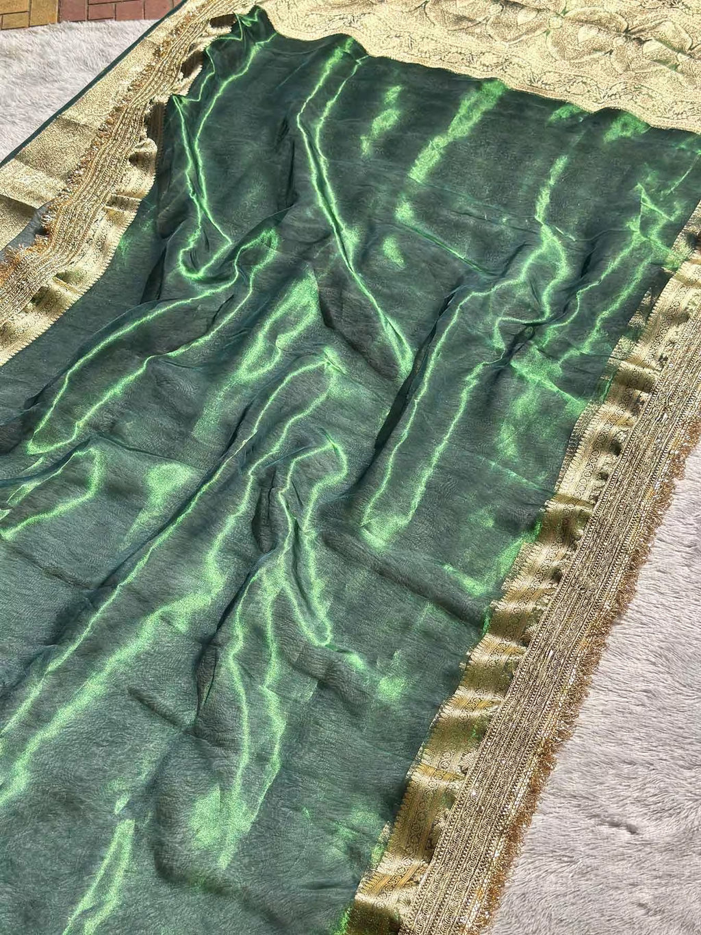 Paramparik Jari Green Banarasi Silk Saree - RV Couture 24