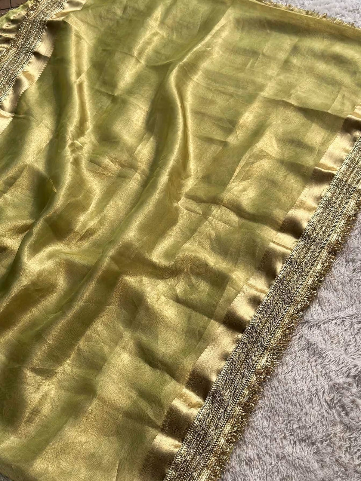 Paramparik Jari Pistachio Green Banarasi Silk Saree - RV Couture 24