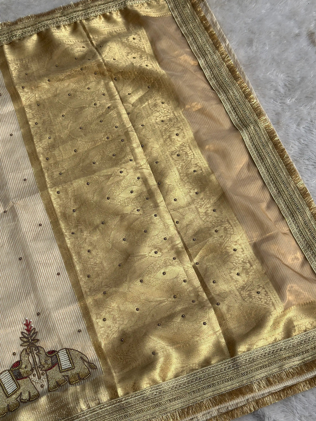 Suvarna Hatti Chiniya Tissue White Banarasi Silk Saree - RV Couture 24