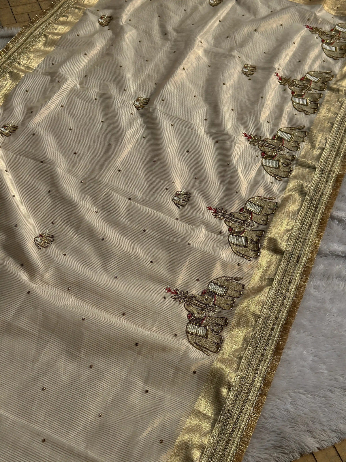 Suvarna Hatti Chiniya Tissue White Banarasi Silk Saree - RV Couture 24
