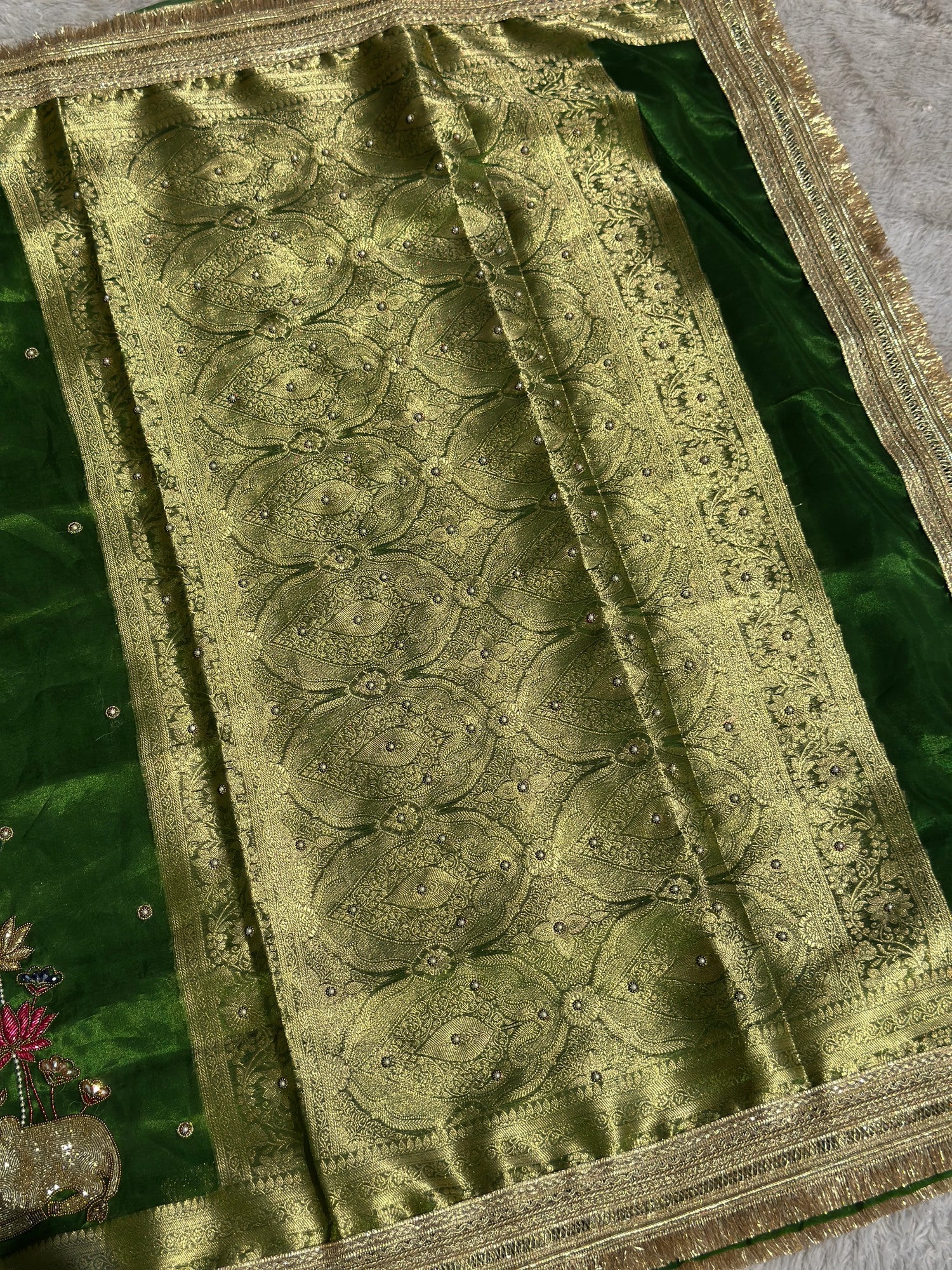 Nandi Pushpa Green Banarasi Silk Saree - RV Couture 24